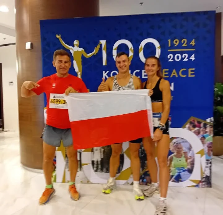 Drużyna z polską flagą
